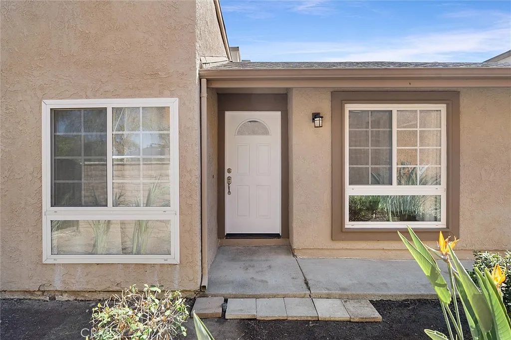 3 bed, 1452 sqft, $4,300 — Photo 2