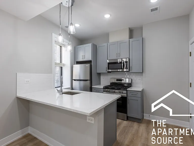 419 W Belden Ave #7 — Photo 2
