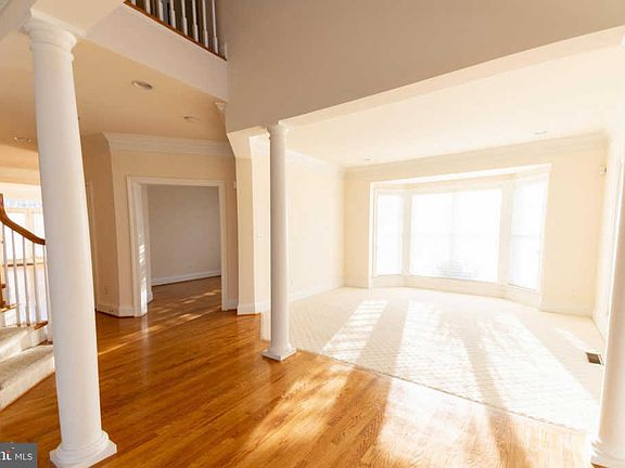 4th image of 158 Tuscany Dr