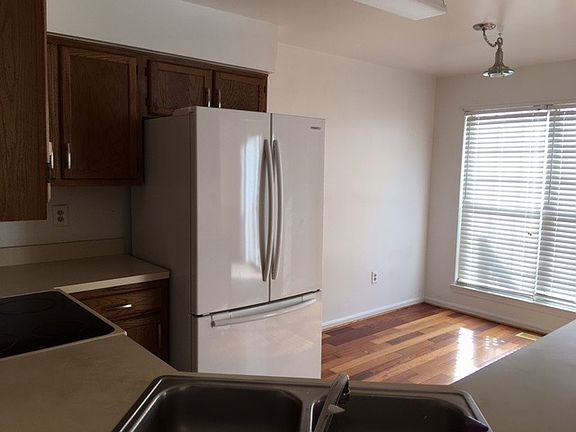 4th image of 1836 Glendale Ln