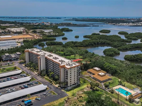 5400 Park St N APT 303, Saint Petersburg, FL 33709