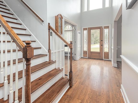 4th image of 900 Estate Dr
