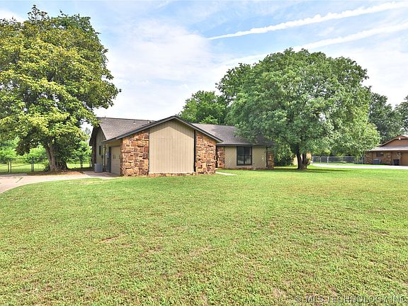 2nd image of 134 Spunky Creek Dr
