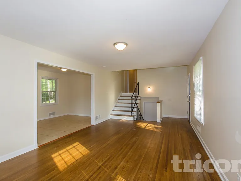 4200 Gladstone Ln — Photo 3