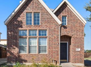 207 Revolution Ln, Euless, TX 76040