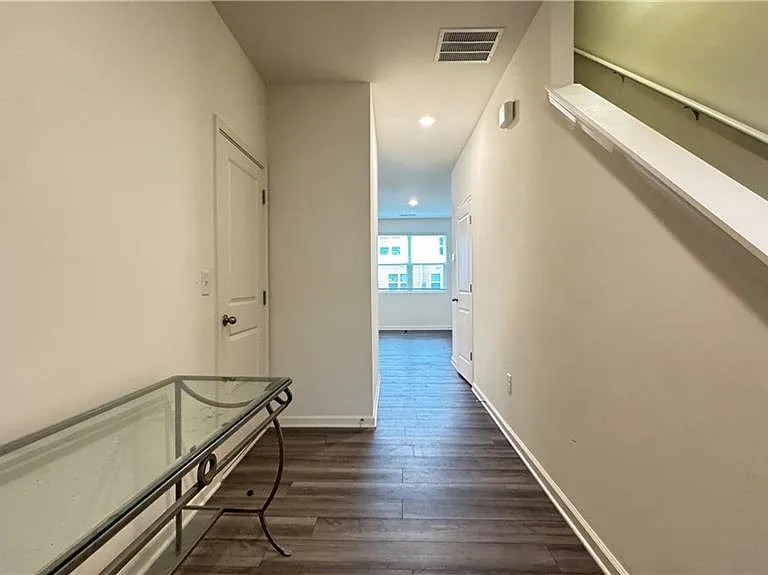 204 Fenchurch Way — Photo 8
