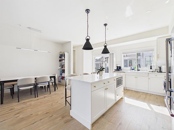 3rd image of 23183 136th Ave #19