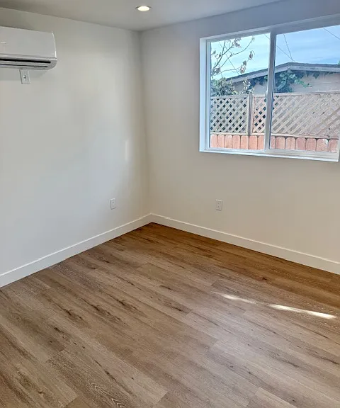 1069 Sentinel Ave #1/4 — Photo 6