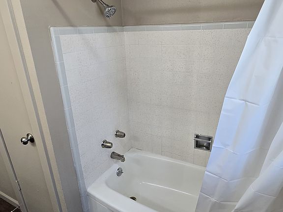 5th image of 977 SW Hall Ave
