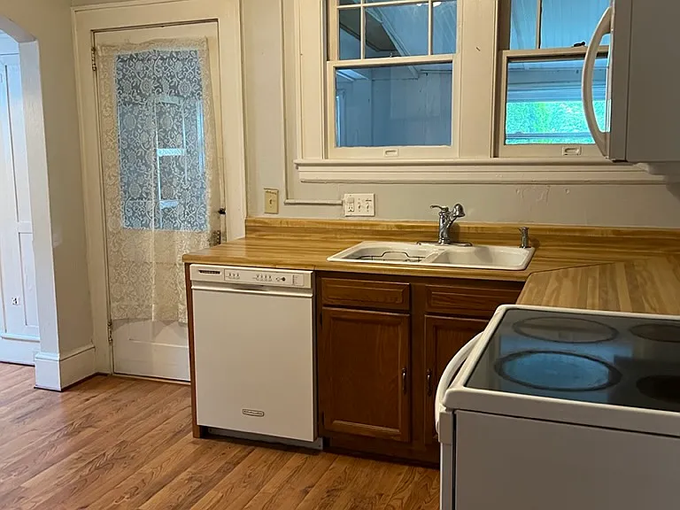 253 Riverview Dr #1 — Photo 6