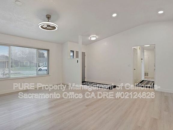 4th image of 27 Blue Water Cir