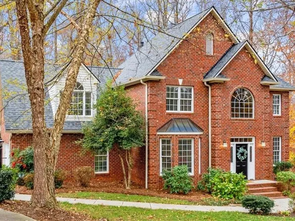 1819 Wild Fern Dr, Oak Ridge, NC 27310