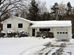 4 Vincent Dr, Pittsford, NY 14534