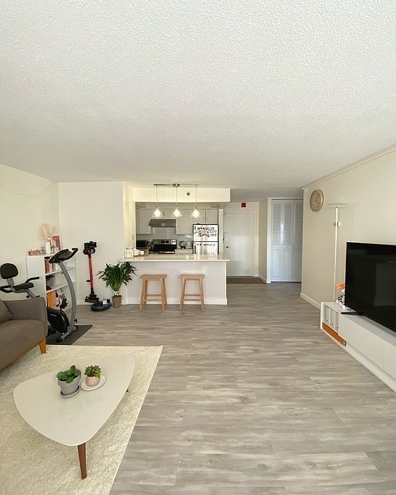 1st image of 1025 Hancock St APT 9H