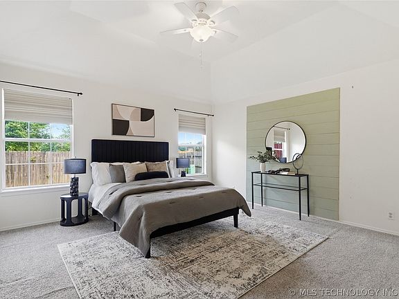 4th image of 4106 S Sycamore Pl