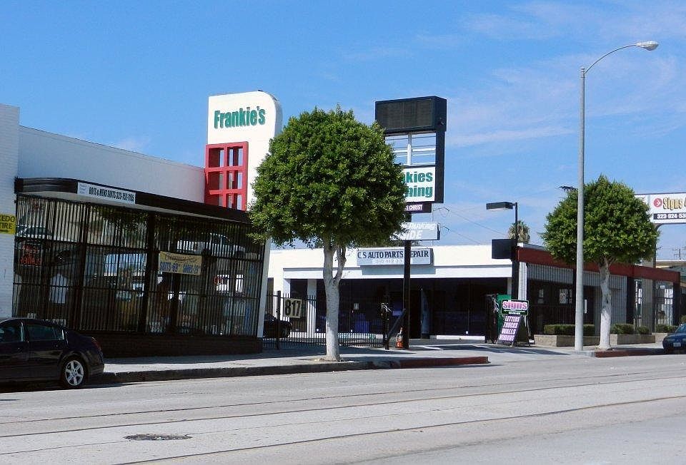 1st image of 817 N La Brea Ave