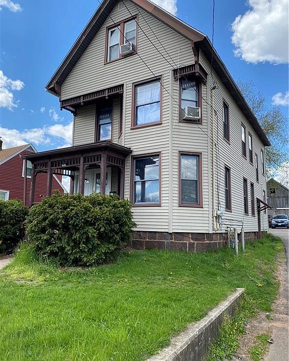 2nd image of 140 Hemingway Ave