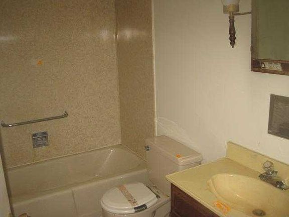 3rd image of 970 Hill St