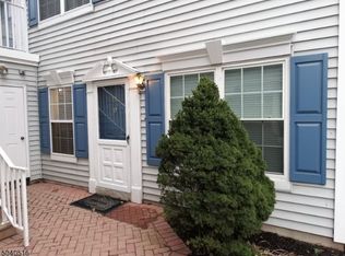 928 Magnolia Ln, Branchburg, NJ 08876