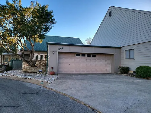 547 Fairway Dr Photo 1