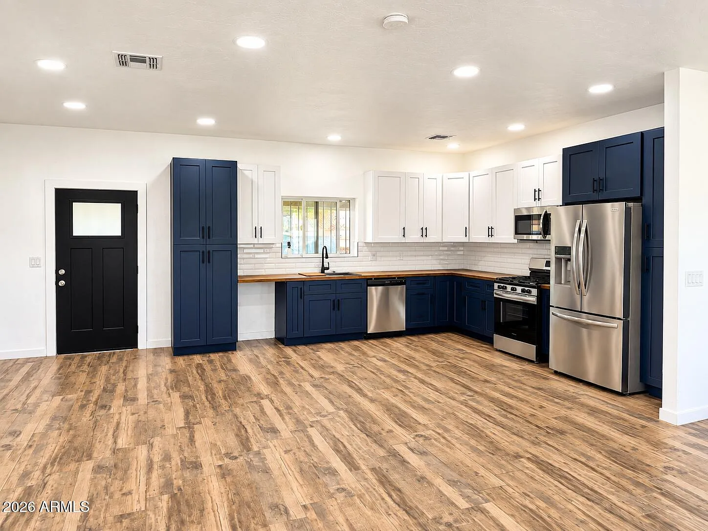 3 bed, 2.0 bath, 1825 sqft, $1,700 — Photo 2