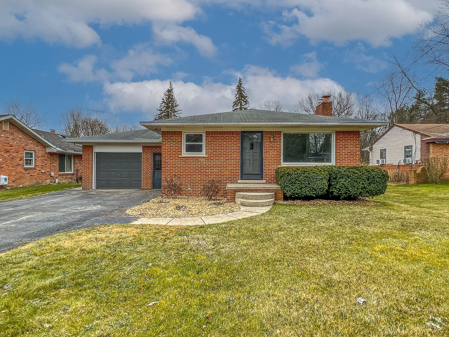 820 Vanderpool Dr photo 1