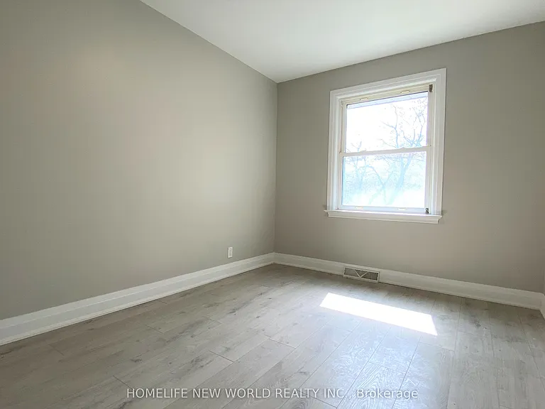 176 Eastdale St — Photo 11