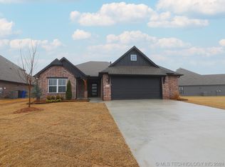 815 E Fulton Pl, Broken Arrow, OK 74012