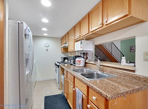 5th image of 29W603 Winchester Cir N Unit 2