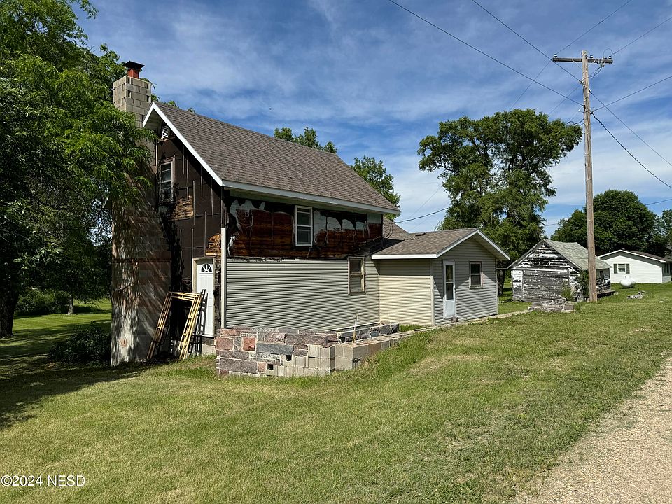 1st image of 107 4th St E
