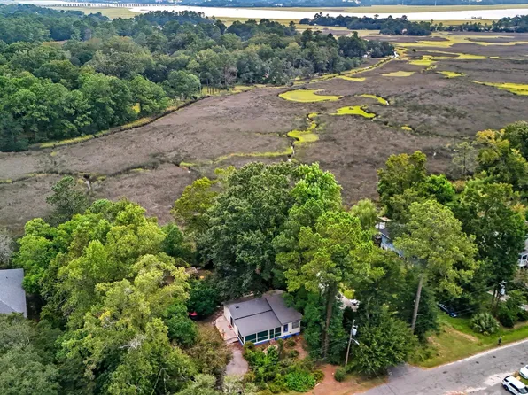 1542 N Avalon Cir, Charleston, SC 29407