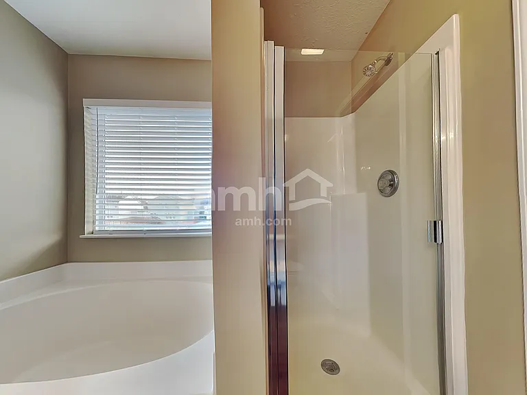 4060 Longfellow Dr — Photo 14