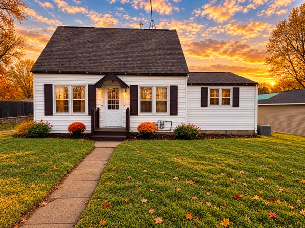 325 Maple St, Woodville, WI 54028