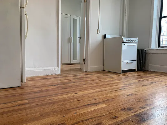 Rented by Metro Prop NY Corp | media 3