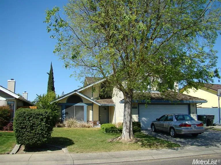 2061 Elwin Way photo 1