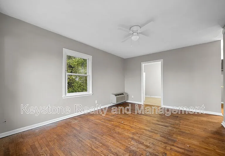 1525 Ferrell St #1 — Photo 2
