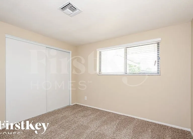 3826 W Griswold Rd — Photo 12