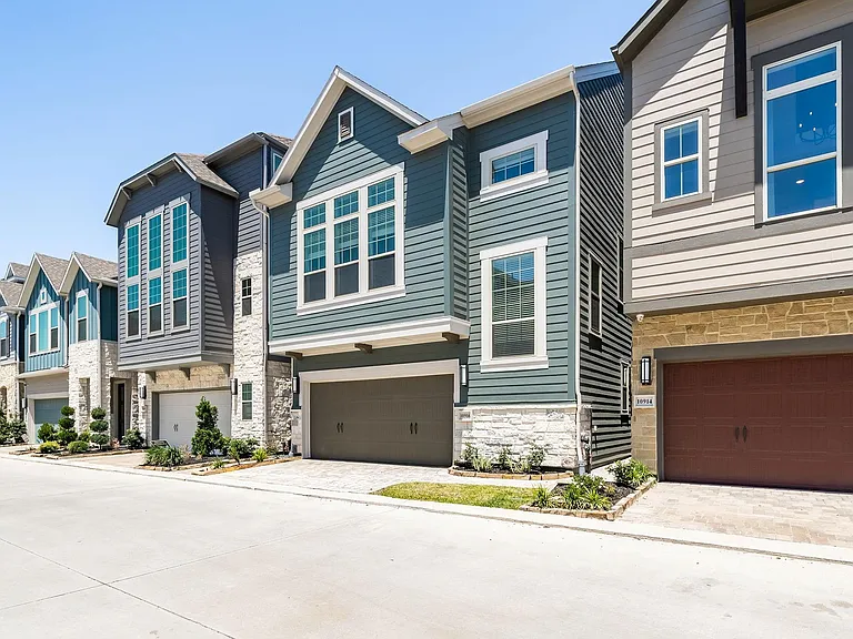 10916 Brambling Wood Dr — Photo 2