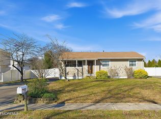 11 Forest Valley Dr, Toms River, NJ 08755