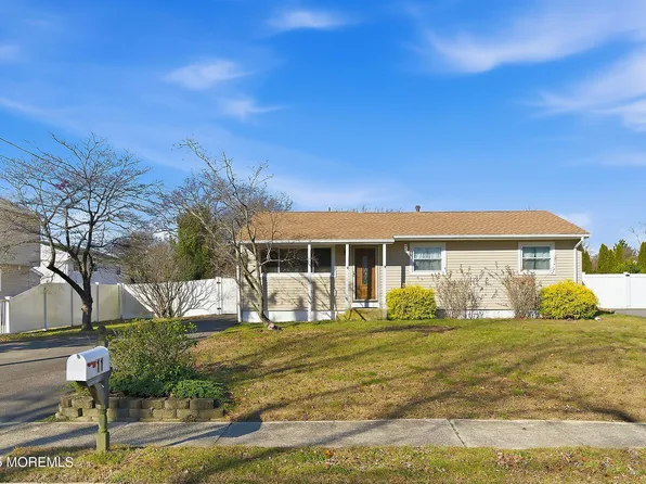 11 Forest Valley Drive, Toms River, NJ 08755