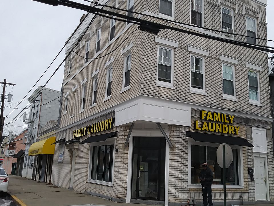 2nd image of 667 Charles St
