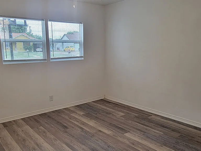 2901 Wallace St — Photo 18