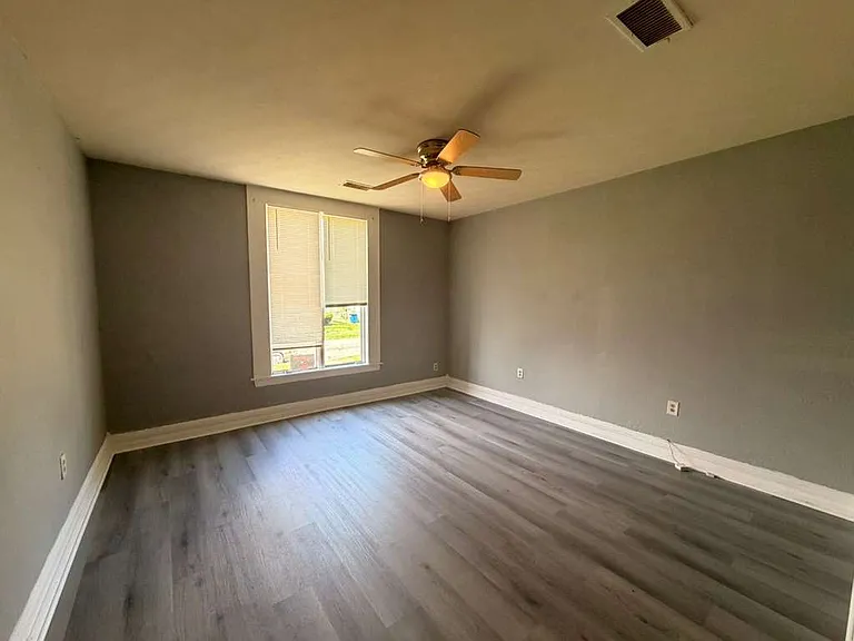 1204 Camden St — Photo 4