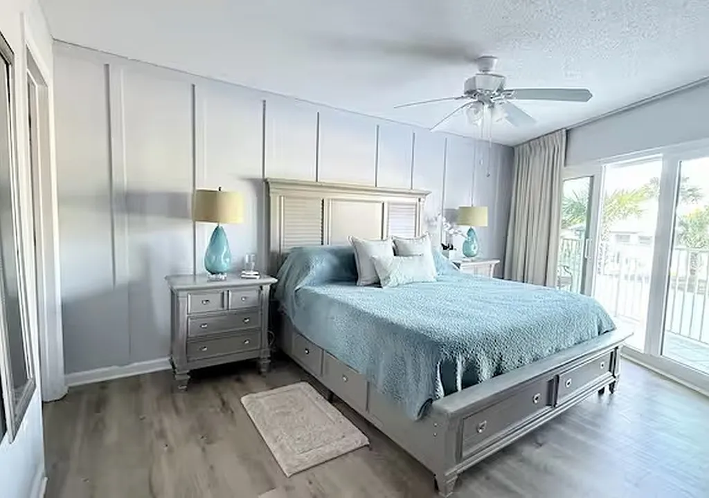 895 Santa Rosa Blvd — Photo 1