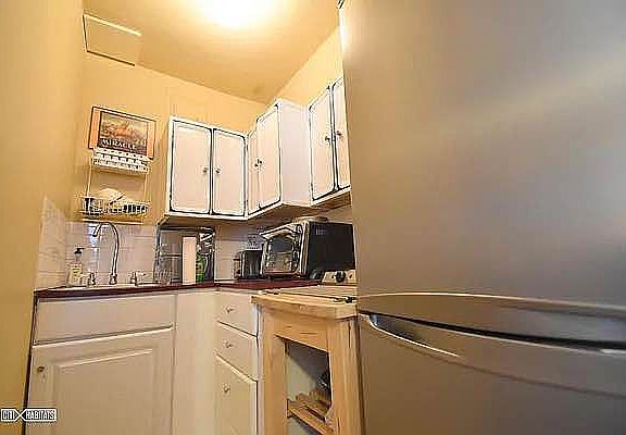 3rd image of 133 W 82nd St APT 7