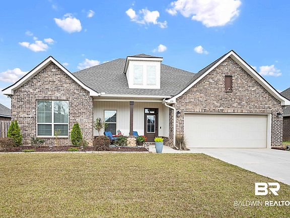 3rd image of 979 Dalton Cir