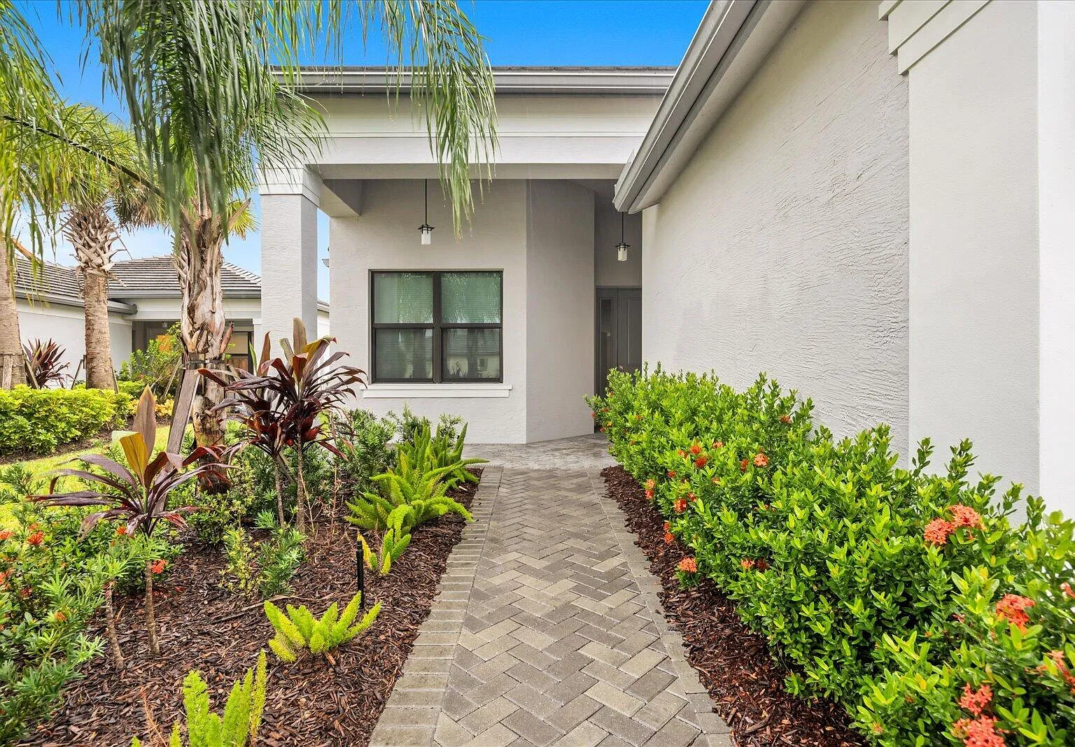 3 bed, 2.0 bath, 2064 sqft, $4,100 — Photo 3
