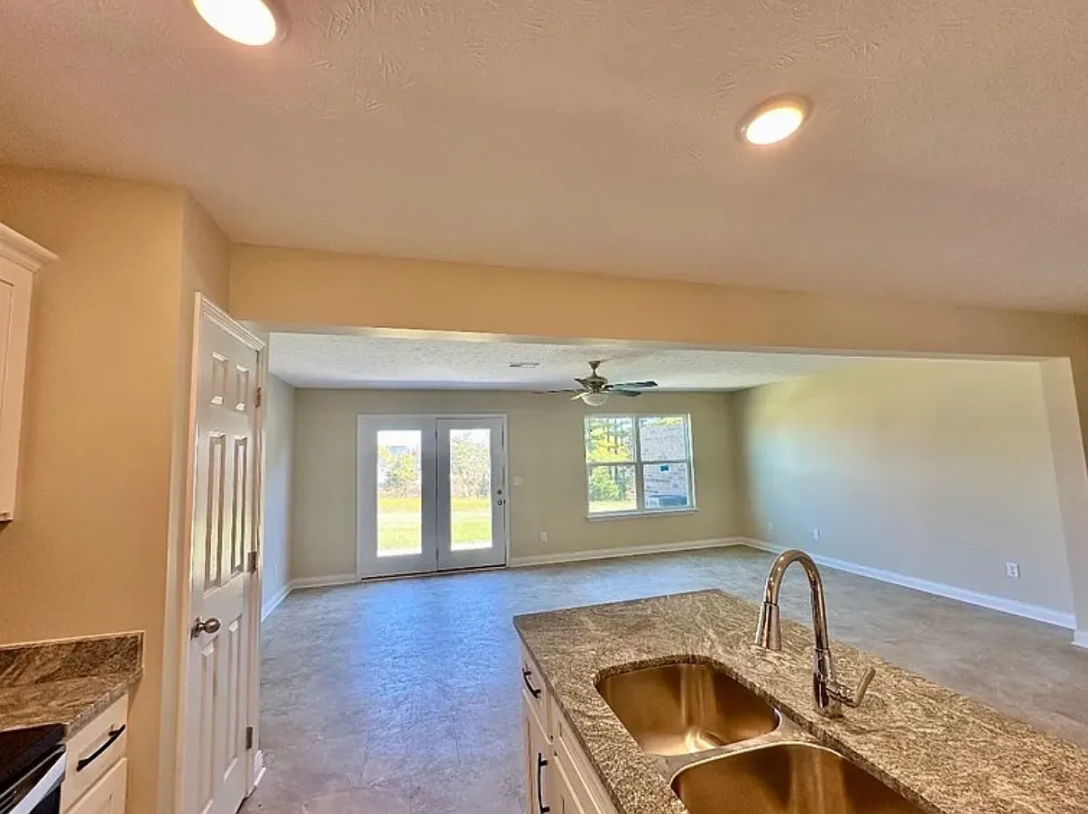 3 bed, 1766 sqft, $1,950 — Photo 3