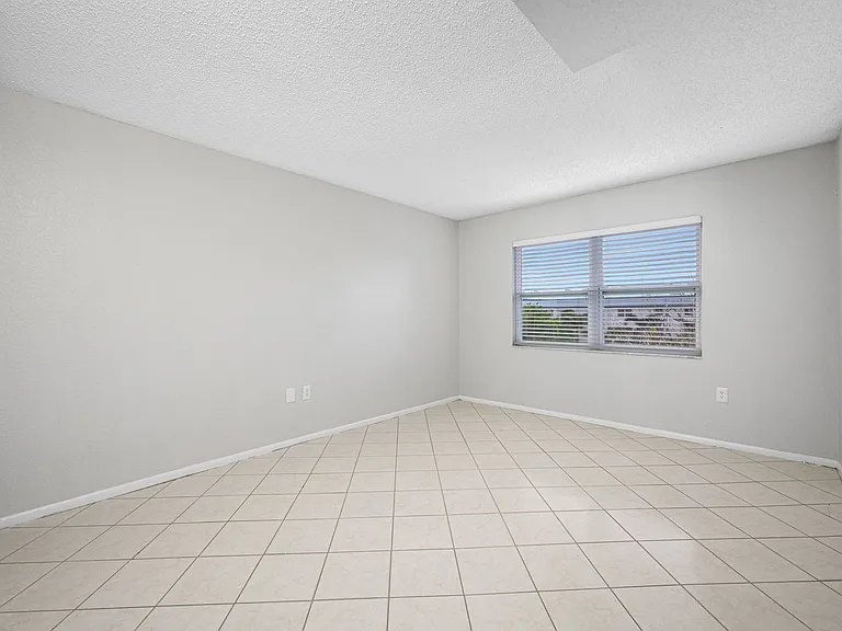 KC Flats Apartments — Photo 30