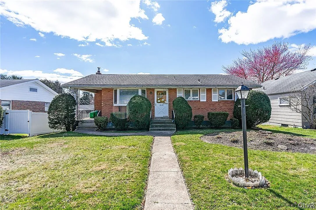 3 bed, 1.5 bath, 1141 sqft, $2,200 — Photo 1
